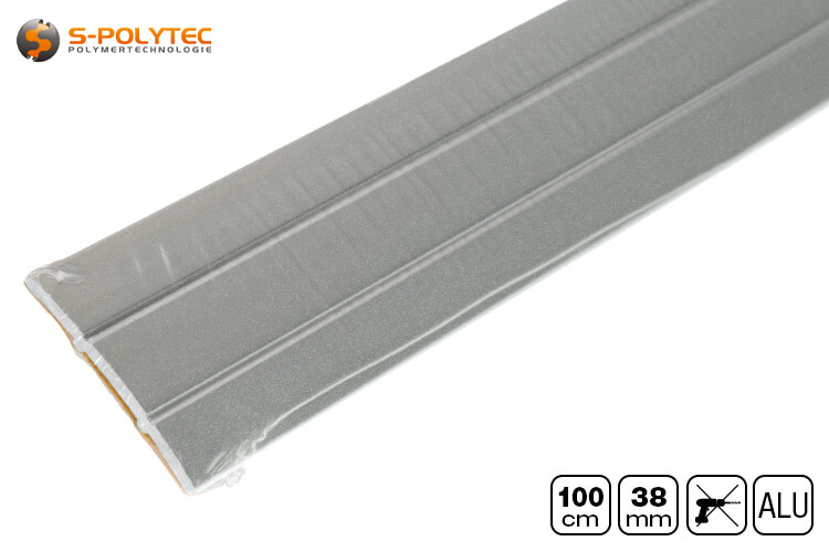 The self-adhesive backing on both sides ensures a secure hold on all common indoor floor coverings